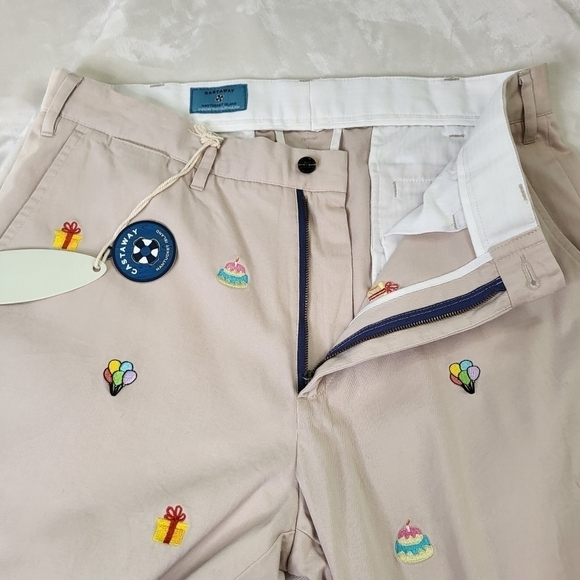Castaway Nantucket Pants. Birthday, Cake, Presents. Size 34"×29" - Picture 11 of 12
